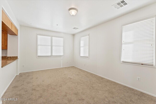 Building Photo - 3636 E Edna Dr