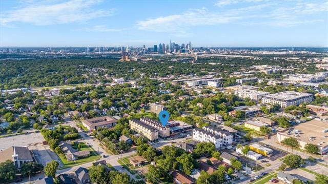 Building Photo - 727 W 10th St