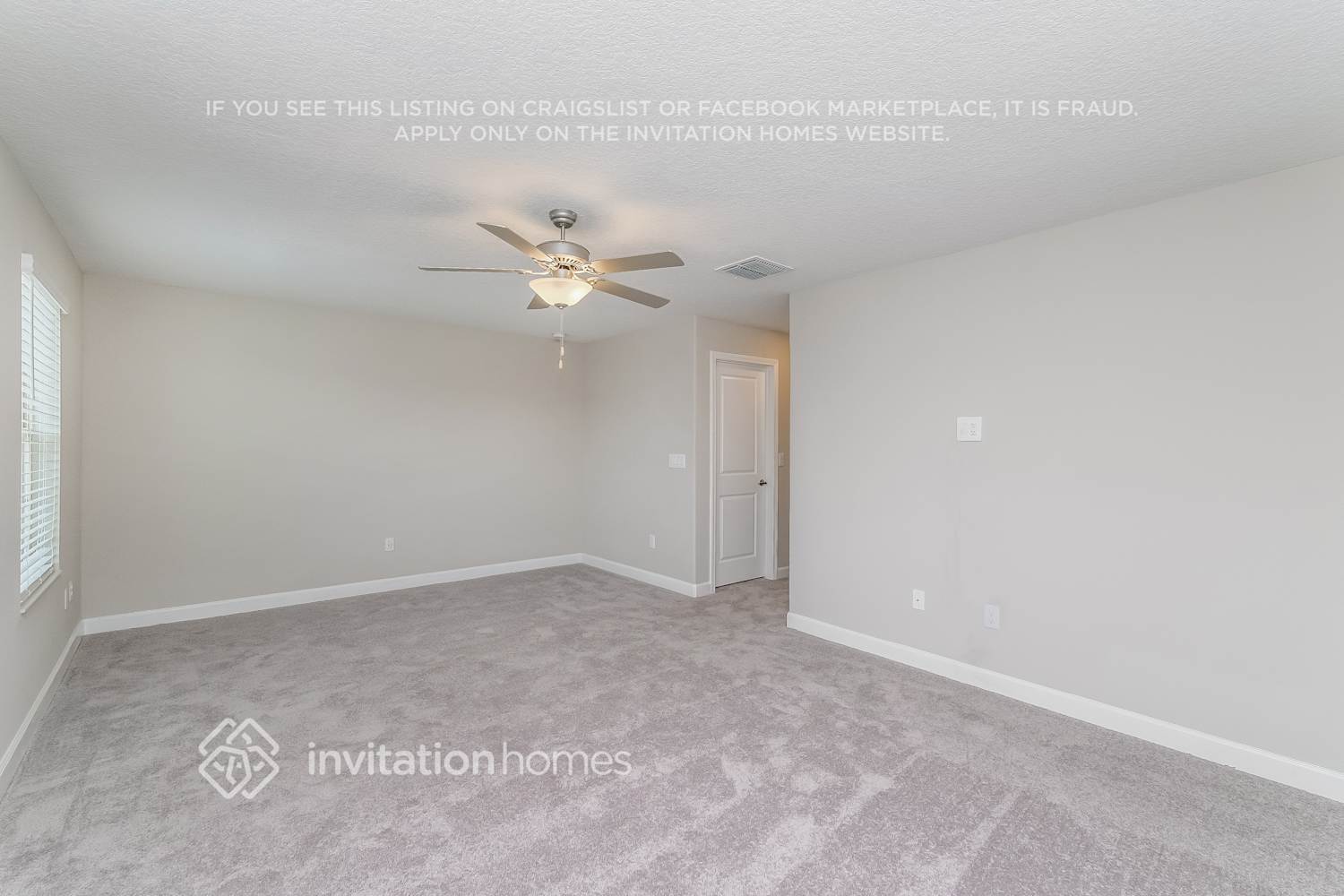 Building Photo - 2851 Coach Manors Way