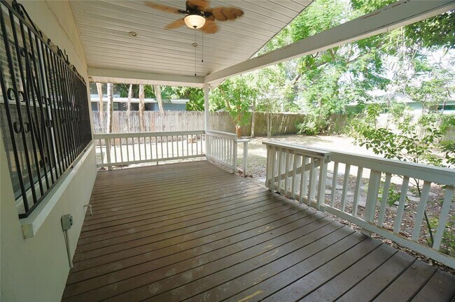 Building Photo - 207 N Gomez Ave