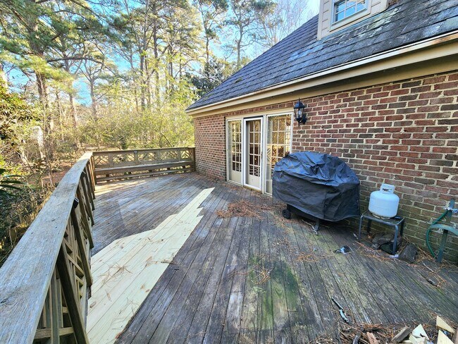 Building Photo - Sprawling Home in Bay Colony