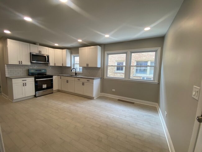 Kitchen2 - 6114 W Leland Ave