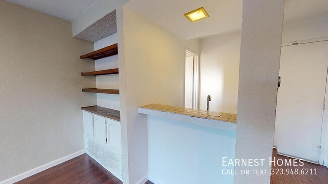 Building Photo - 7231 Balboa Blvd