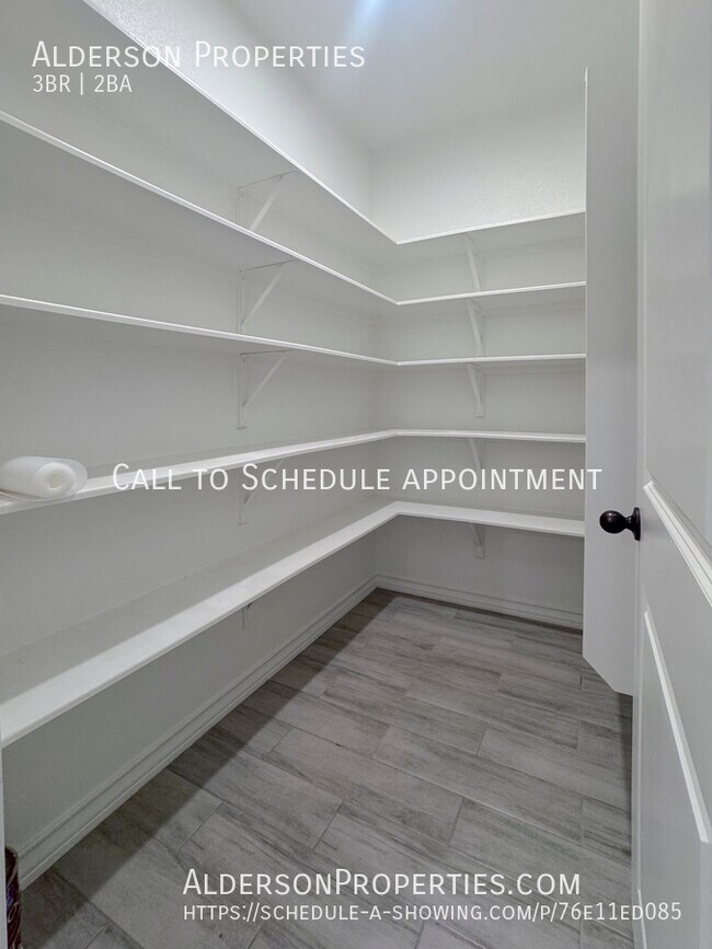 Building Photo - 2410 Golf-