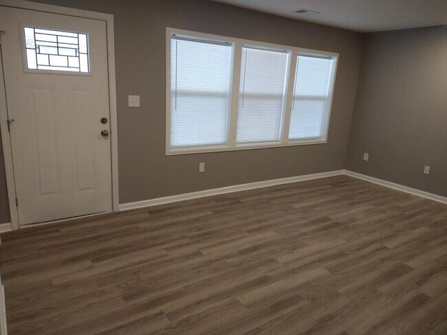 Building Photo - 11415 Palmer Ave