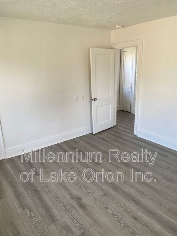 Building Photo - 638 Joslyn Ave