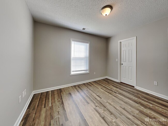 Building Photo - 455 Hunters Crossing Dr