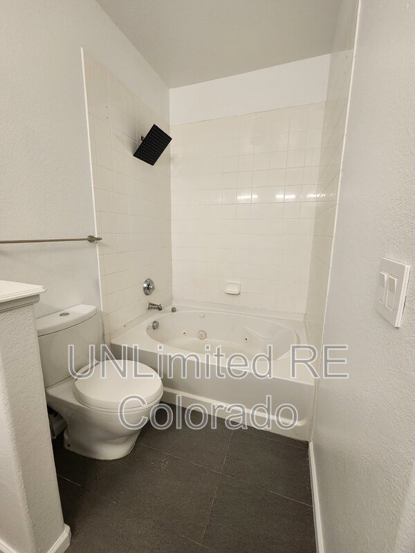 Building Photo - 15700 E Jamison Dr
