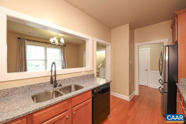 Building Photo - 328 Marquette Ct