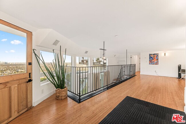 Building Photo - 8425 Hillside Ave