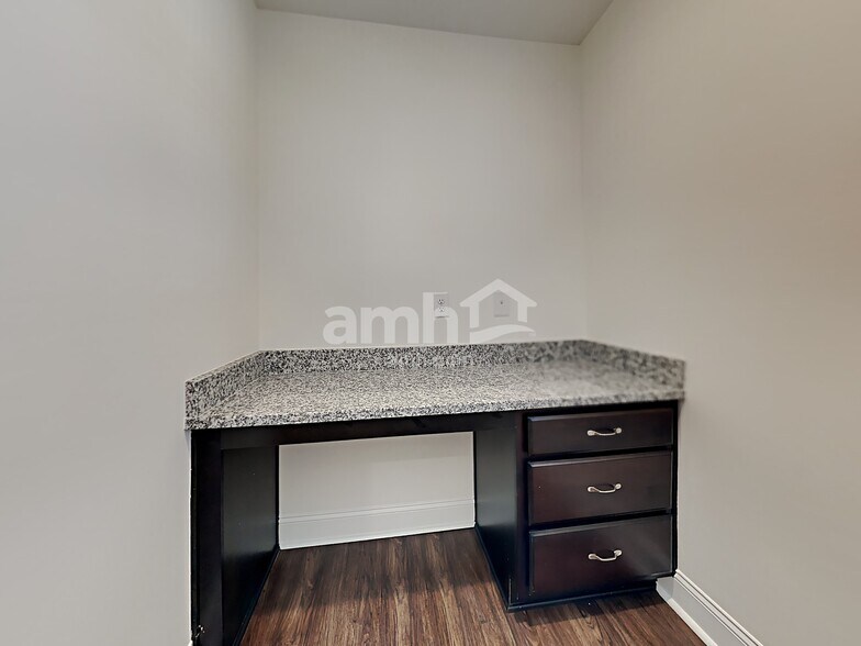 Building Photo - 315 West St