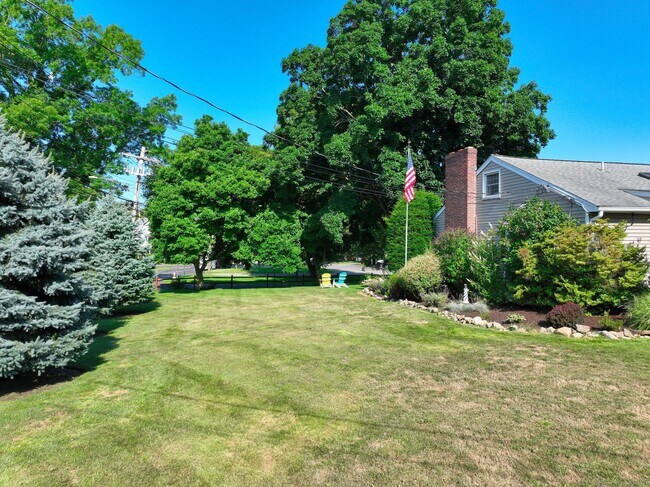 Building Photo - 2 Old Well Ct