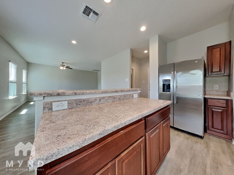 Building Photo - 7520 Rose Robin Run Ct