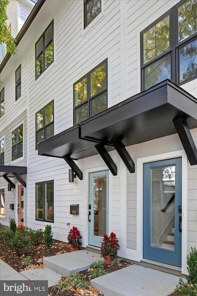 Building Photo - 909 N Irving St