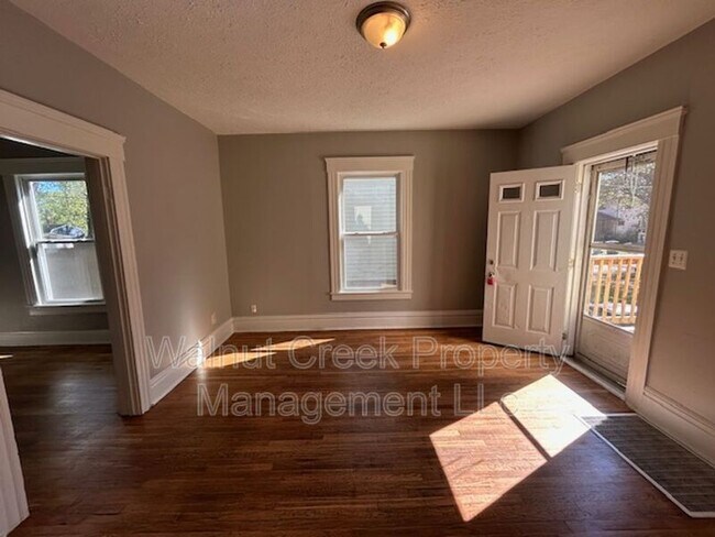 Primary Photo - 229 Gates Ave