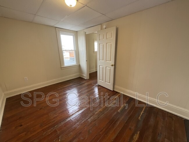 Building Photo - 1547 W King St