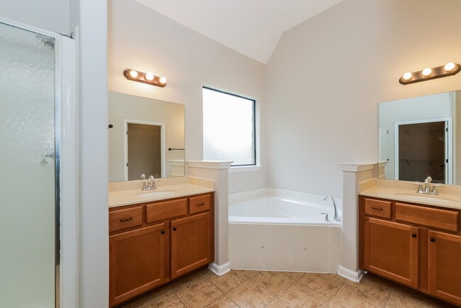 Building Photo - 7659 Romero Dr