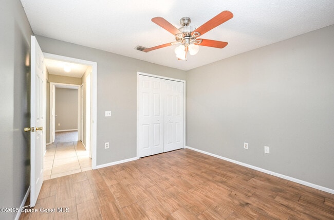 Building Photo - 869 Yorktowne Dr