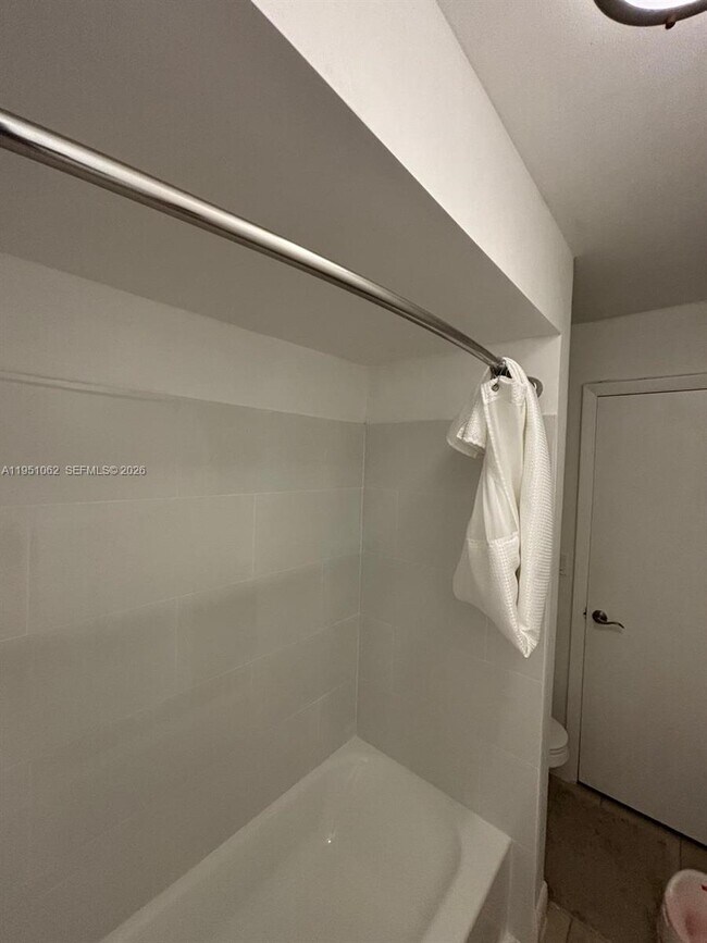 Building Photo - 1235 SW 46th Ave