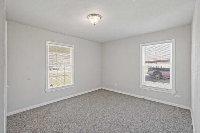 Building Photo - 10922 Oswego St