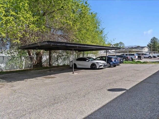 Building Photo - West Valley Clean & Affordable 2 bed, 1 bath apt