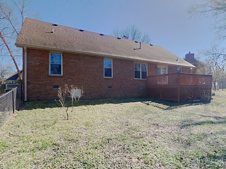 Building Photo - 730 Brushy Ridge Dr