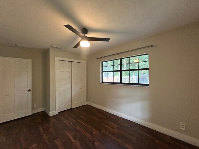 Building Photo - STUNNING 4BR/2BA Home with PRIVATE POOL & ...