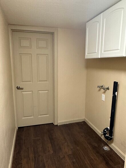 Hall - 4358 Mammoth Ave