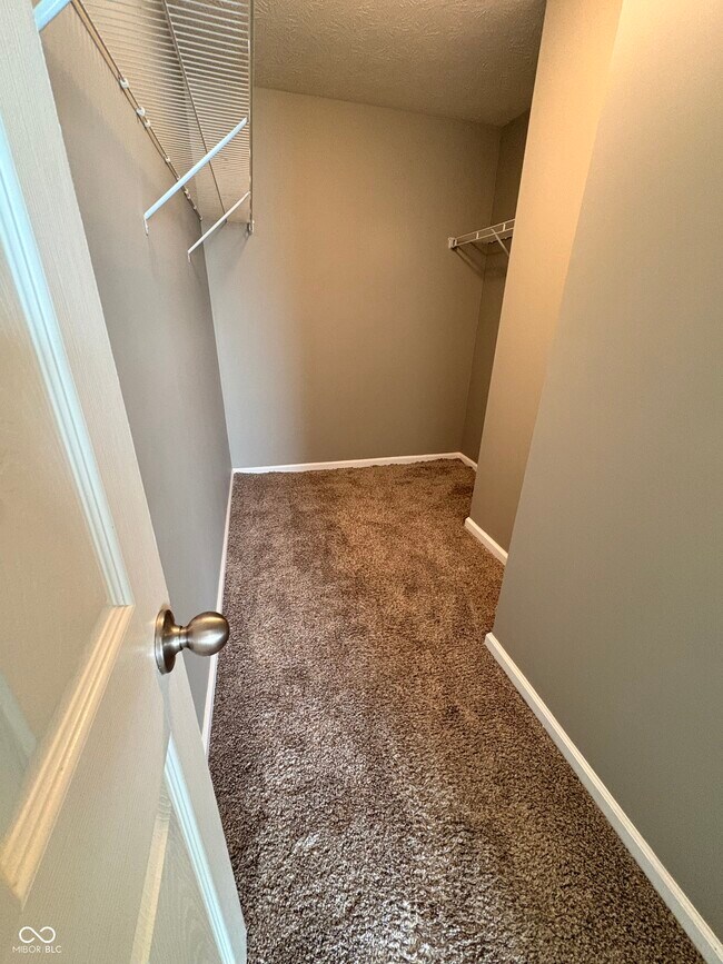 Building Photo - 5318 Wood Hollow Dr