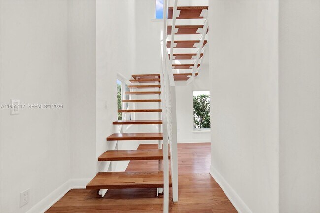 Building Photo - 527 SW 20th Rd