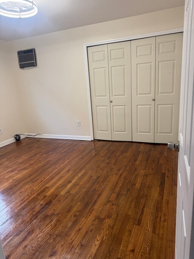 Building Photo - 123 Spartan Ave
