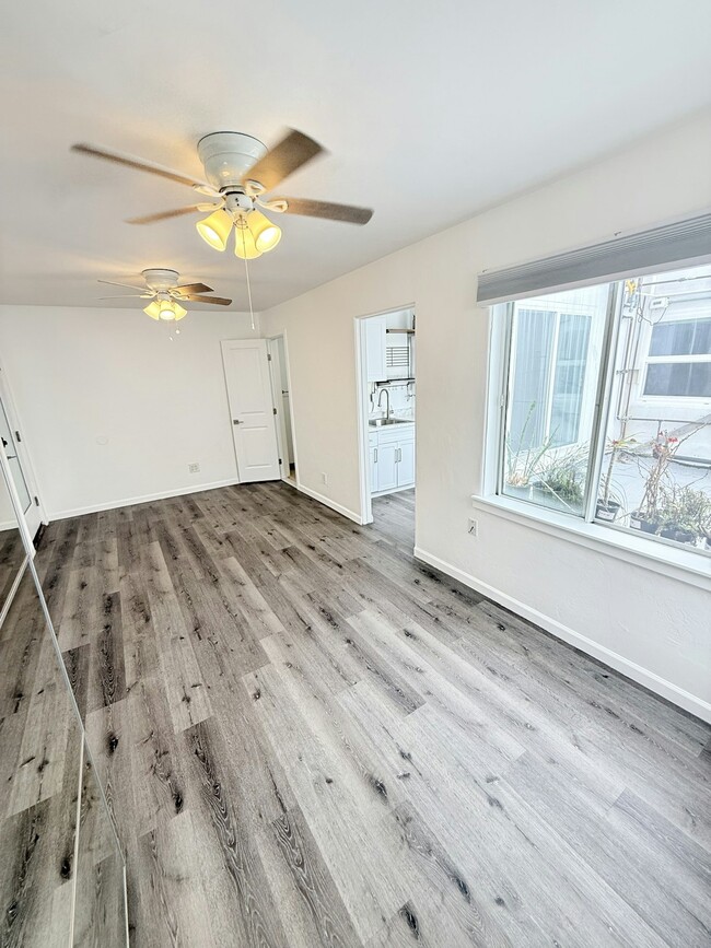 Building Photo - 732 Ventura Pl