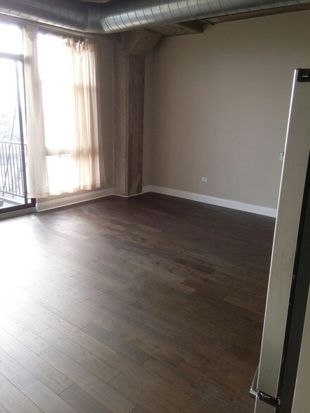 Building Photo - 1550 S Blue Island Ave