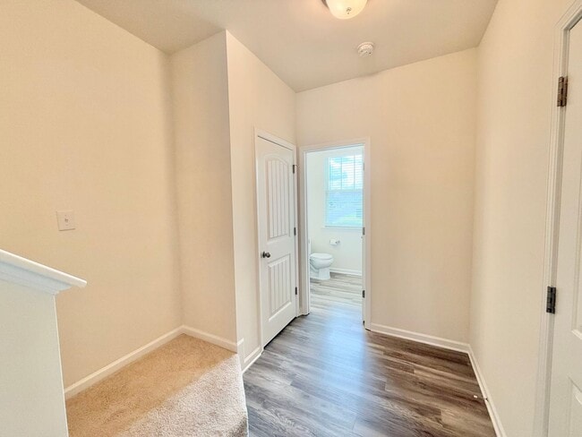 Building Photo - Stunning 3BD, 2.5BA End Unit Townhome in t...