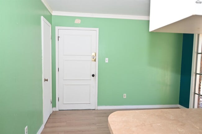 Building Photo - 1110 Rosemary Dr