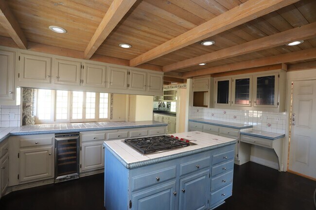 Building Photo - 460 S Bridge View Dr