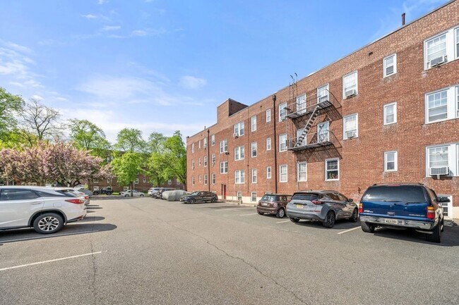 Building Photo - 155 Union Ave