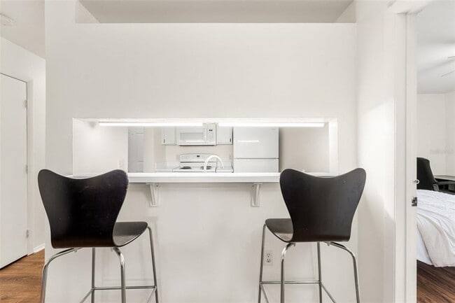 Building Photo - 4000 SW 23rd St