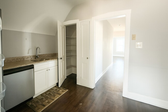 Building Photo - 2839 N Newland Ave