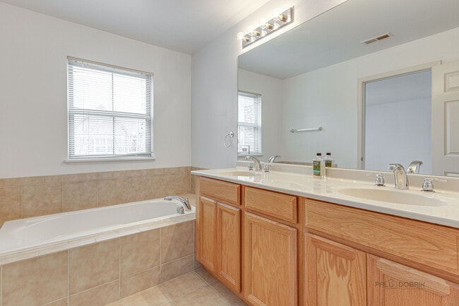 Building Photo - 726 Keystone Ln