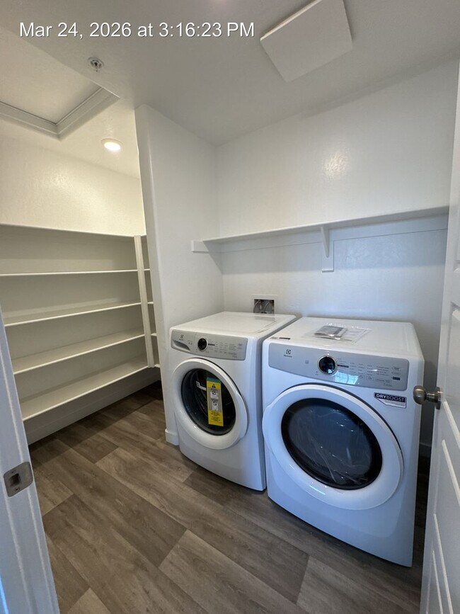 Building Photo - Newly Built Home located SE Visalia!  Rent Ready!