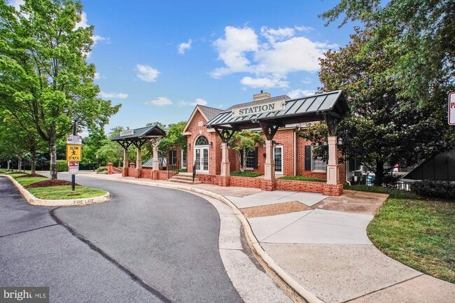 Building Photo - 45590 Whitcomb Square