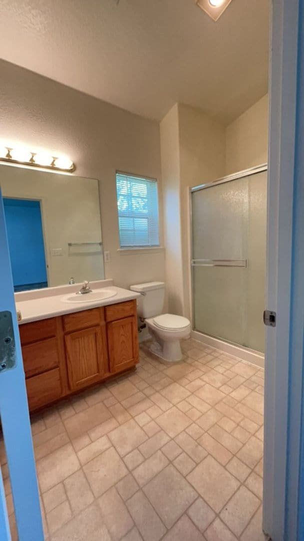 Building Photo - 3 Bedroom 2 Bath Downstairs Apartment