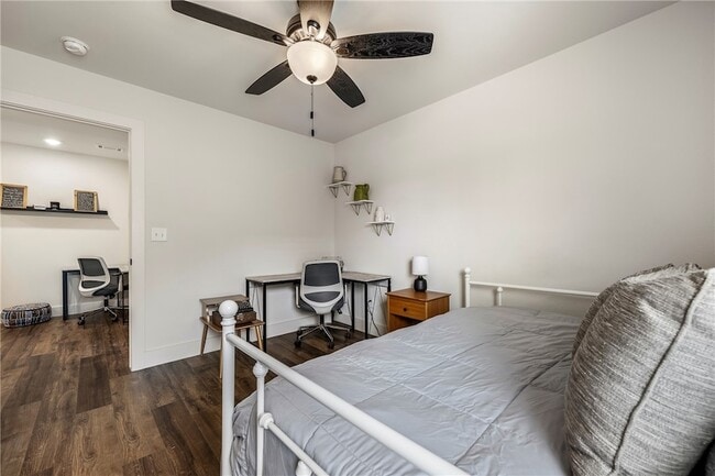 Building Photo - 501 S 7th St