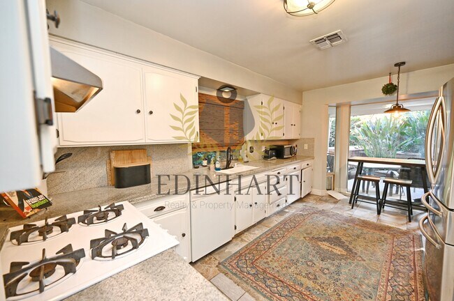 Building Photo - 360 E Terrace Ave