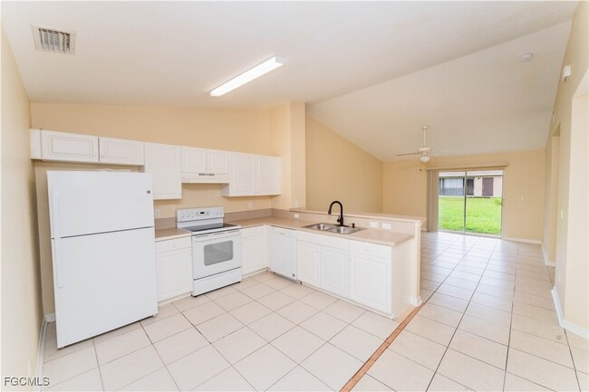 Building Photo - 867 Bedford Dr