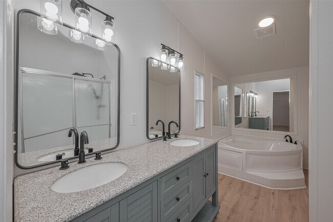 Building Photo - 16282 Wild Oak Ln