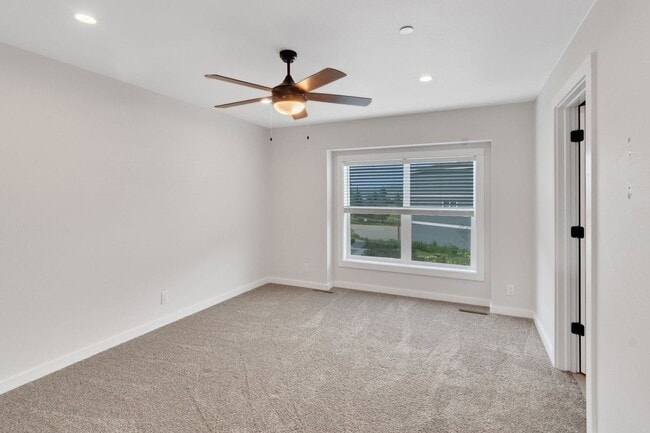 Building Photo - Charming 3BR Townhome in Fraser