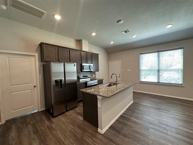 Building Photo - 15063 Arrowhead Loop E