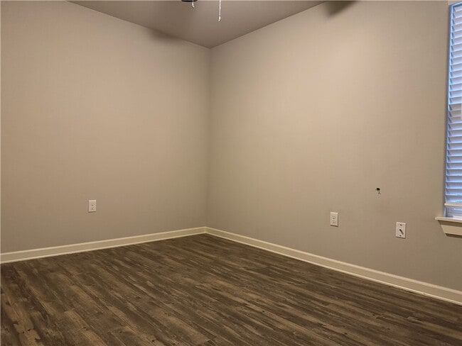 Building Photo - 1707 S K Pl